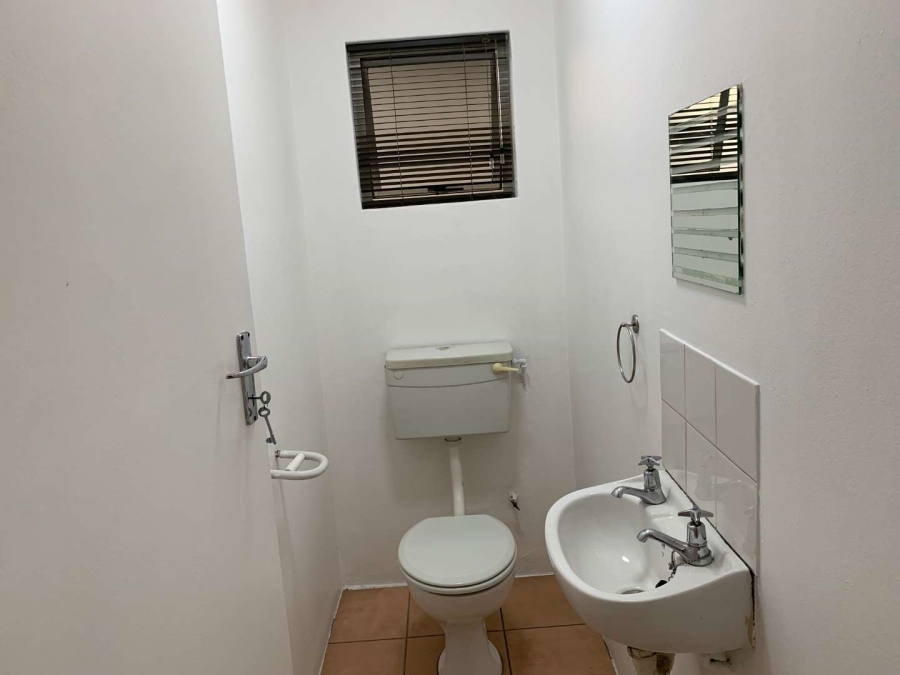 To Let commercial Property for Rent in Parow East Western Cape